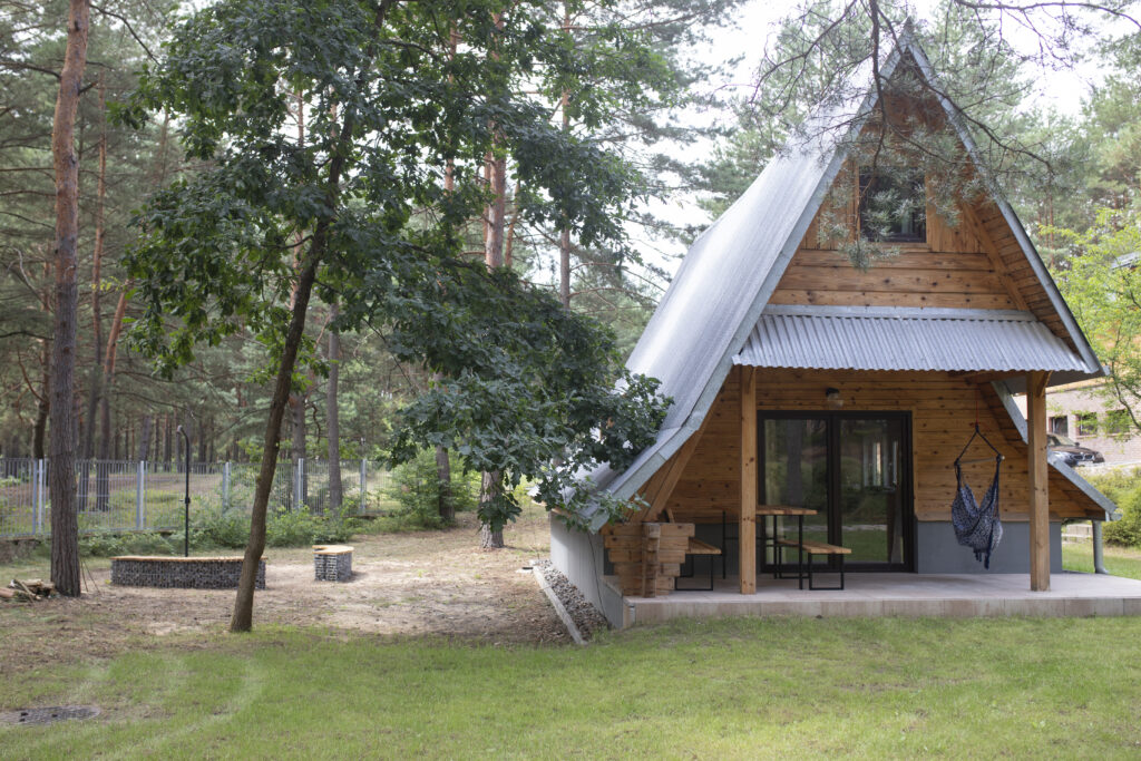 Odkryj Naturalne Piękno Roztocza z Domkami Sosnówka nad Zalewem
